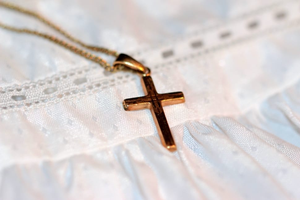 gold cross pendant necklace preview