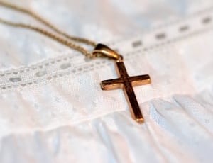 gold cross pendant necklace thumbnail