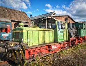 green and red train thumbnail
