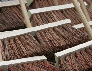 brown brooms next to each other thumbnail