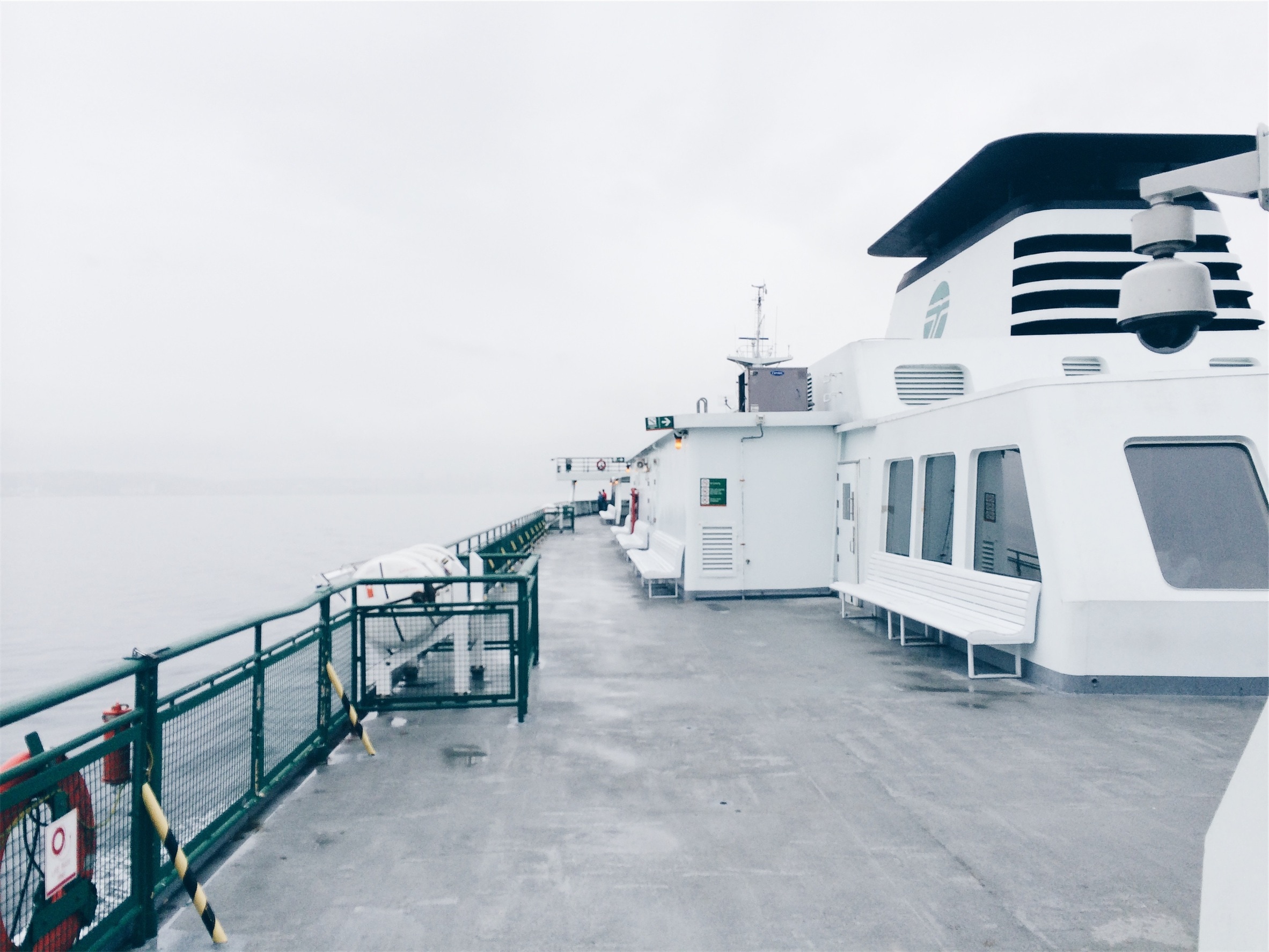 white and gray boat deck