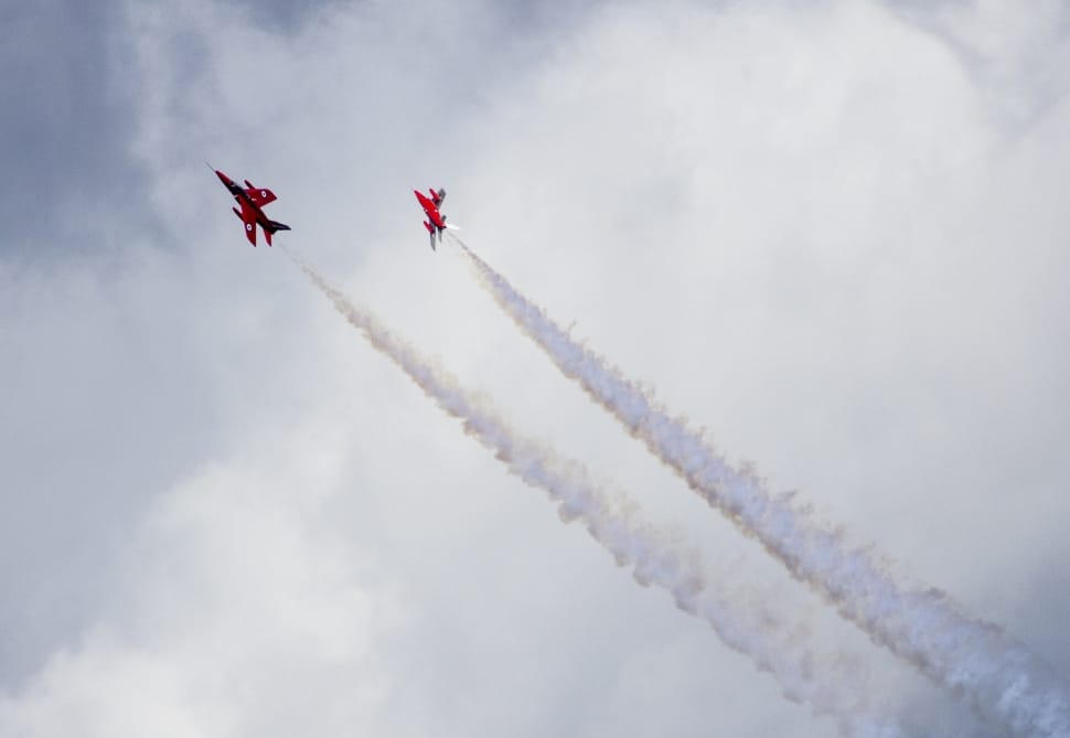 red synchronise plane flying preview