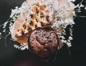 chocolate muffin topped with chocolates chips and sliced pie thumbnail