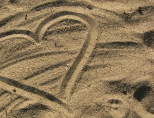 heart shape on brown sand thumbnail