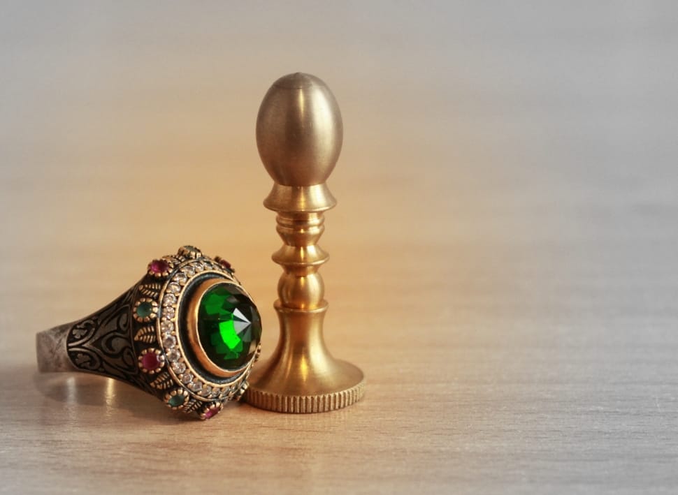 green gemstone gold ring preview