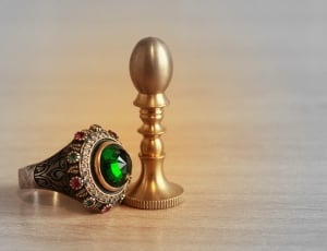 green gemstone gold ring thumbnail