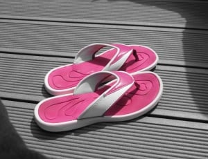 white-and-pink flipflops thumbnail