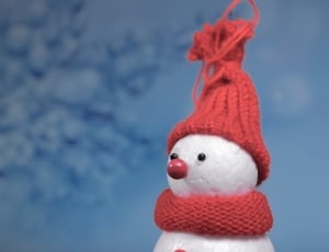 white and red snowman thumbnail