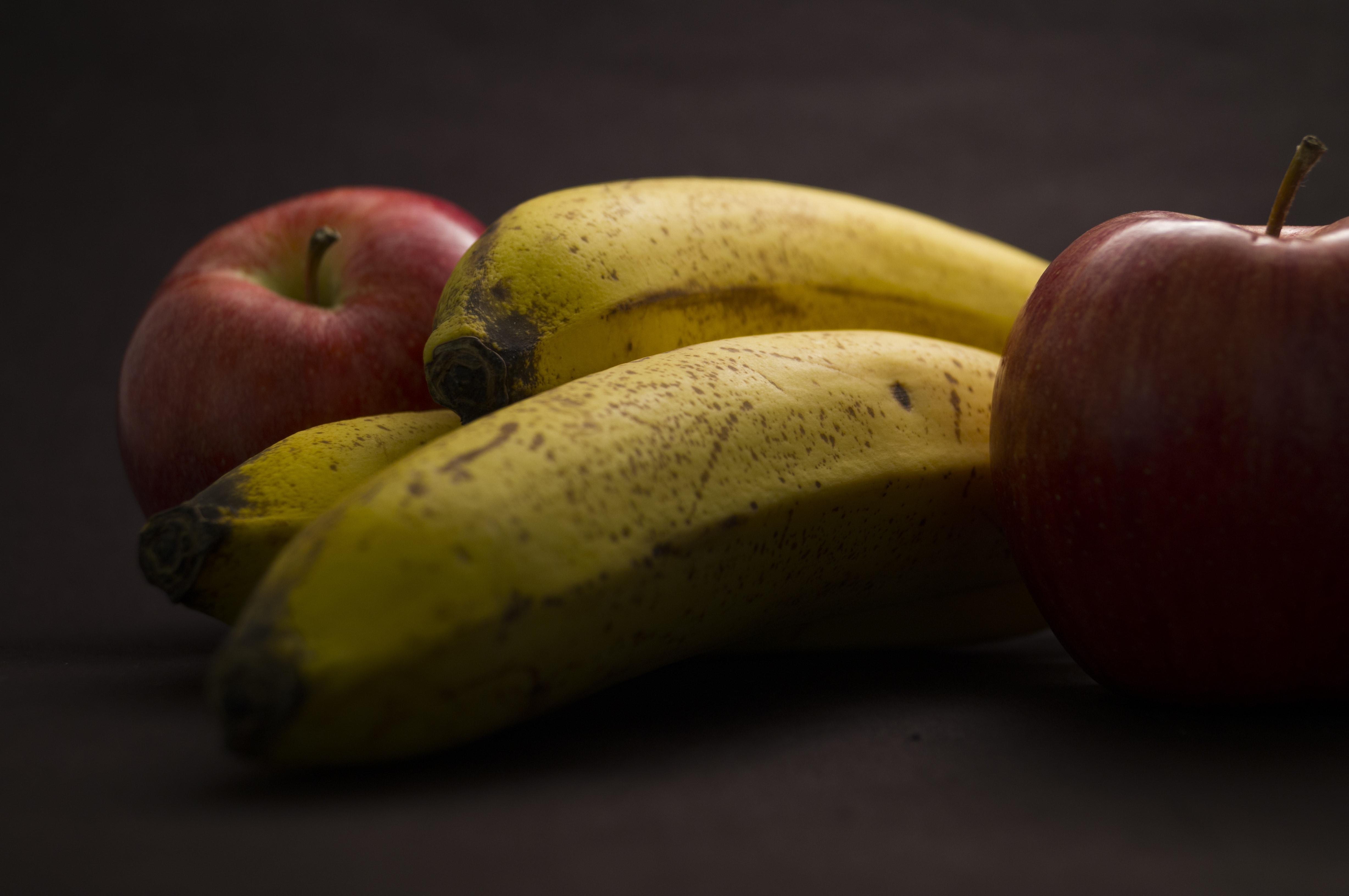 3 yellow bananas and 2 red apples