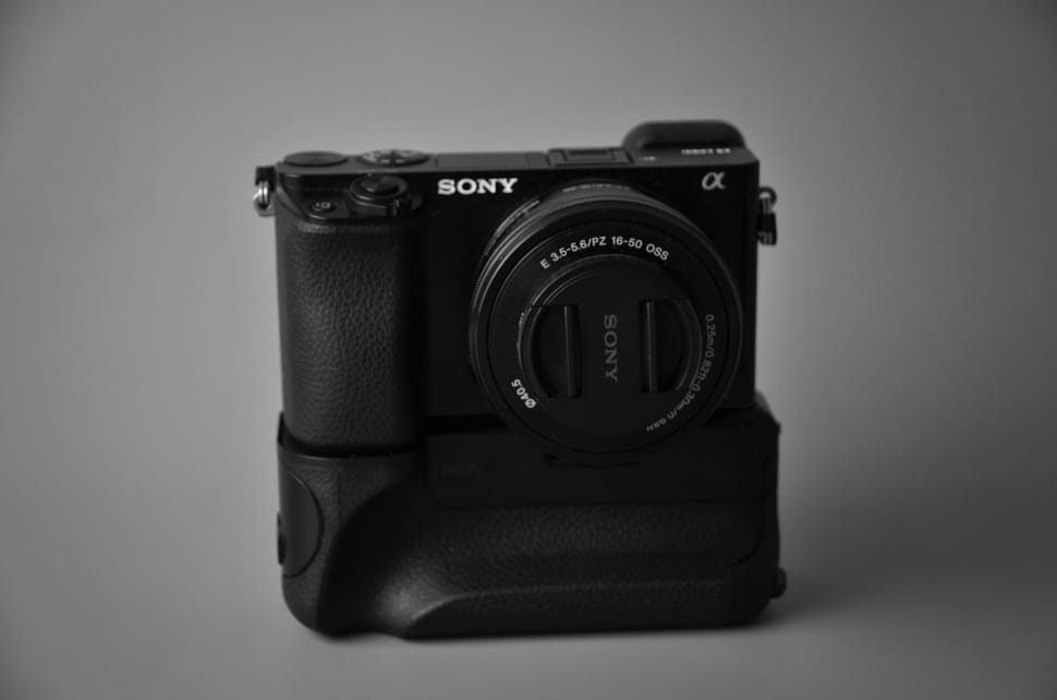 black sony digital camera preview