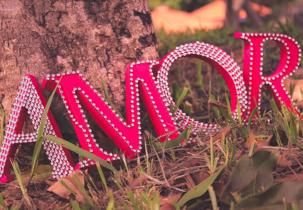 Amore red beaded freestanding letter preview