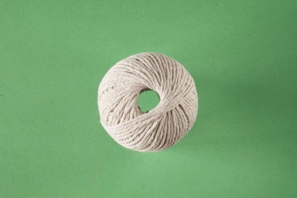 white yarn preview