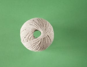 white yarn thumbnail