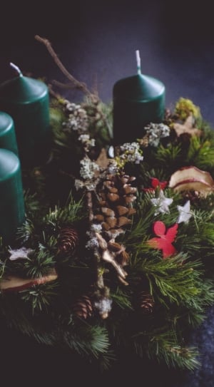 christmas wreath with 4 green candles thumbnail