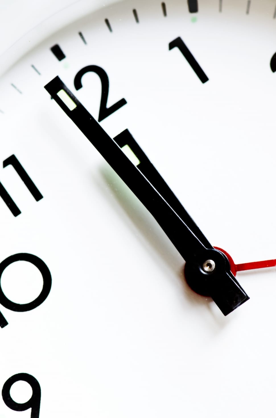 white and black analog clock preview