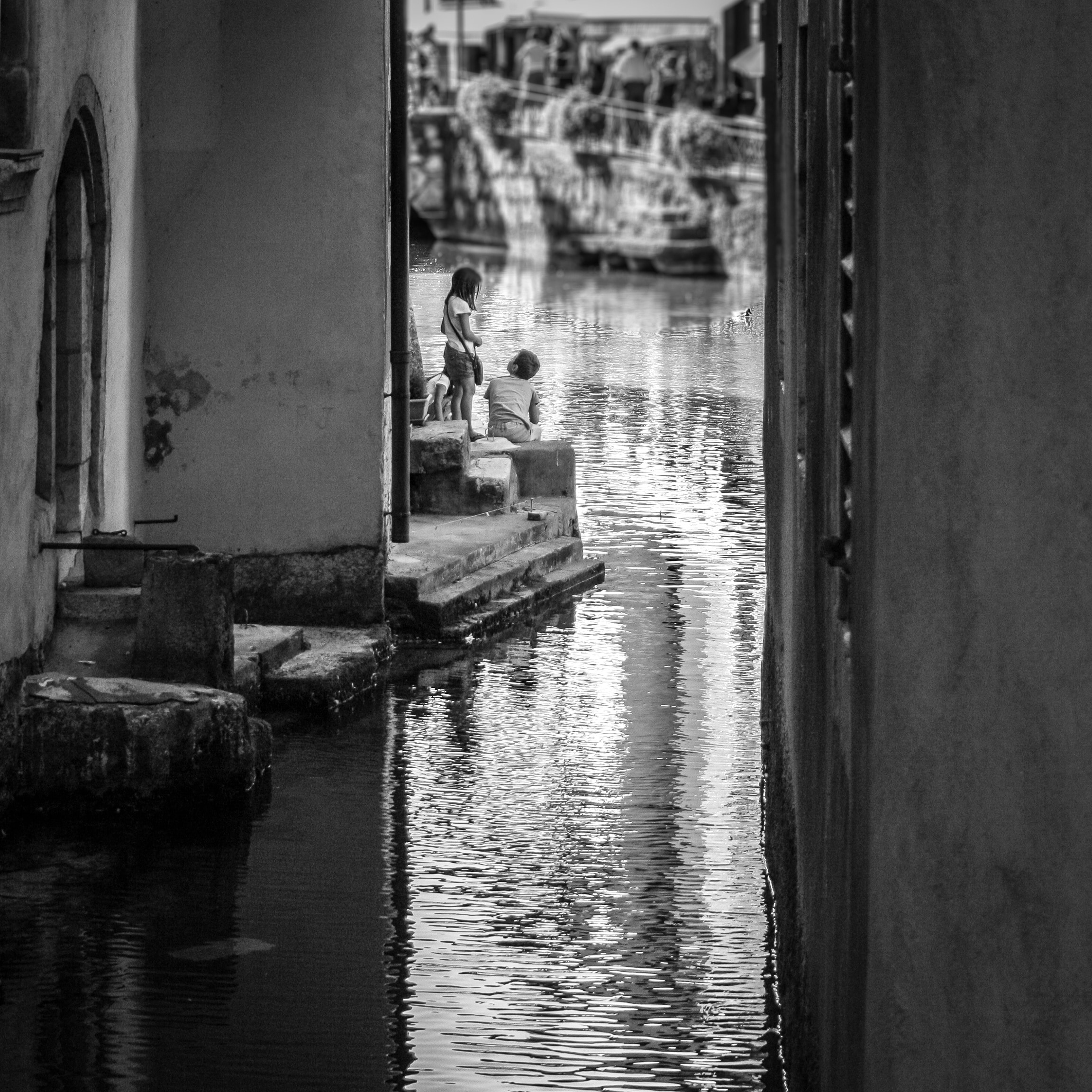 Child, Annecy, Street, Water, water, reflection