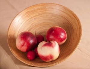 red and white apples thumbnail