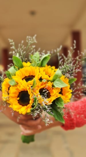 yellow sunflower bouquet thumbnail
