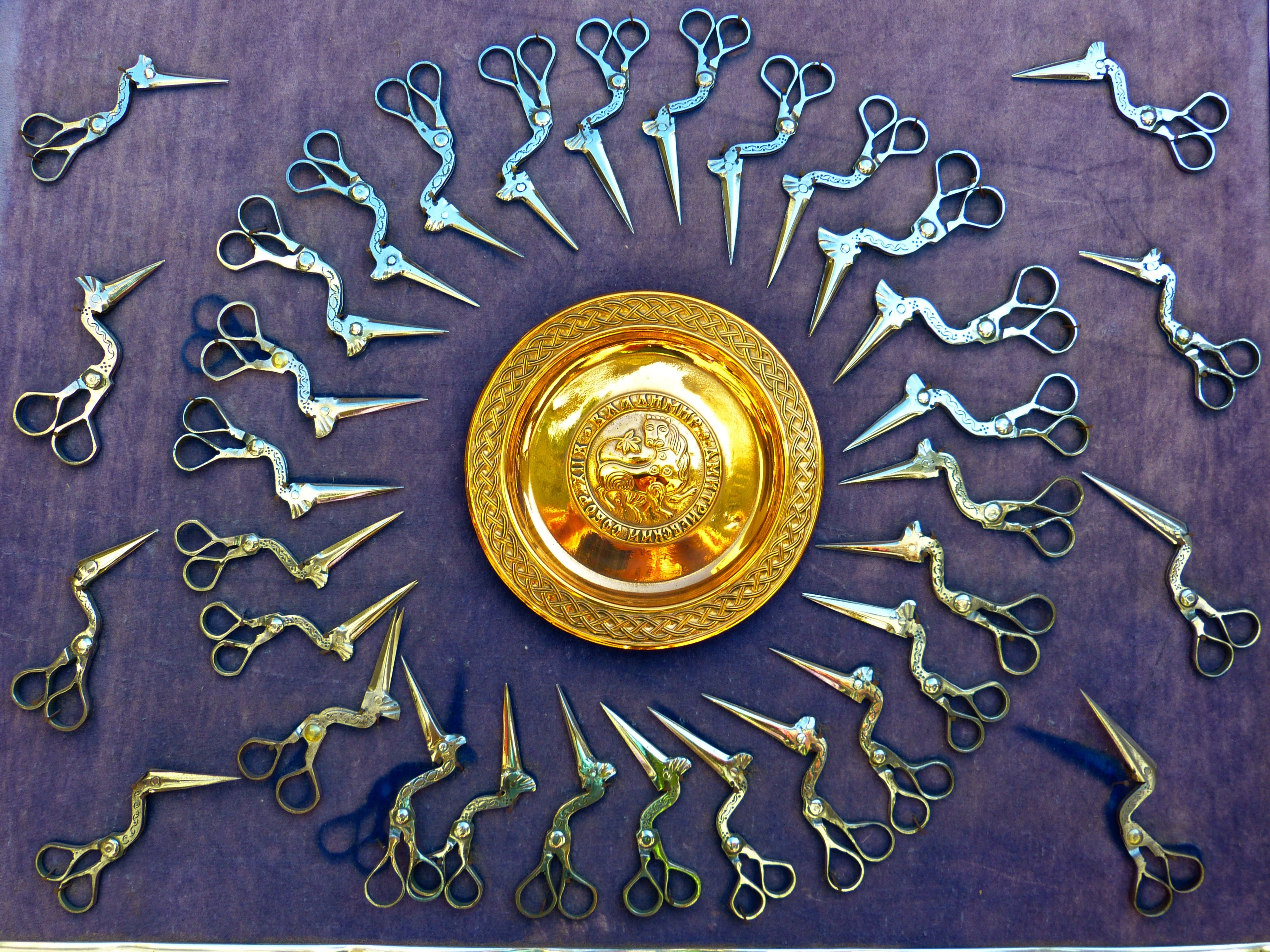 gold round emblem surrounding with scissors like
