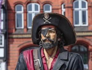 pirate statue thumbnail