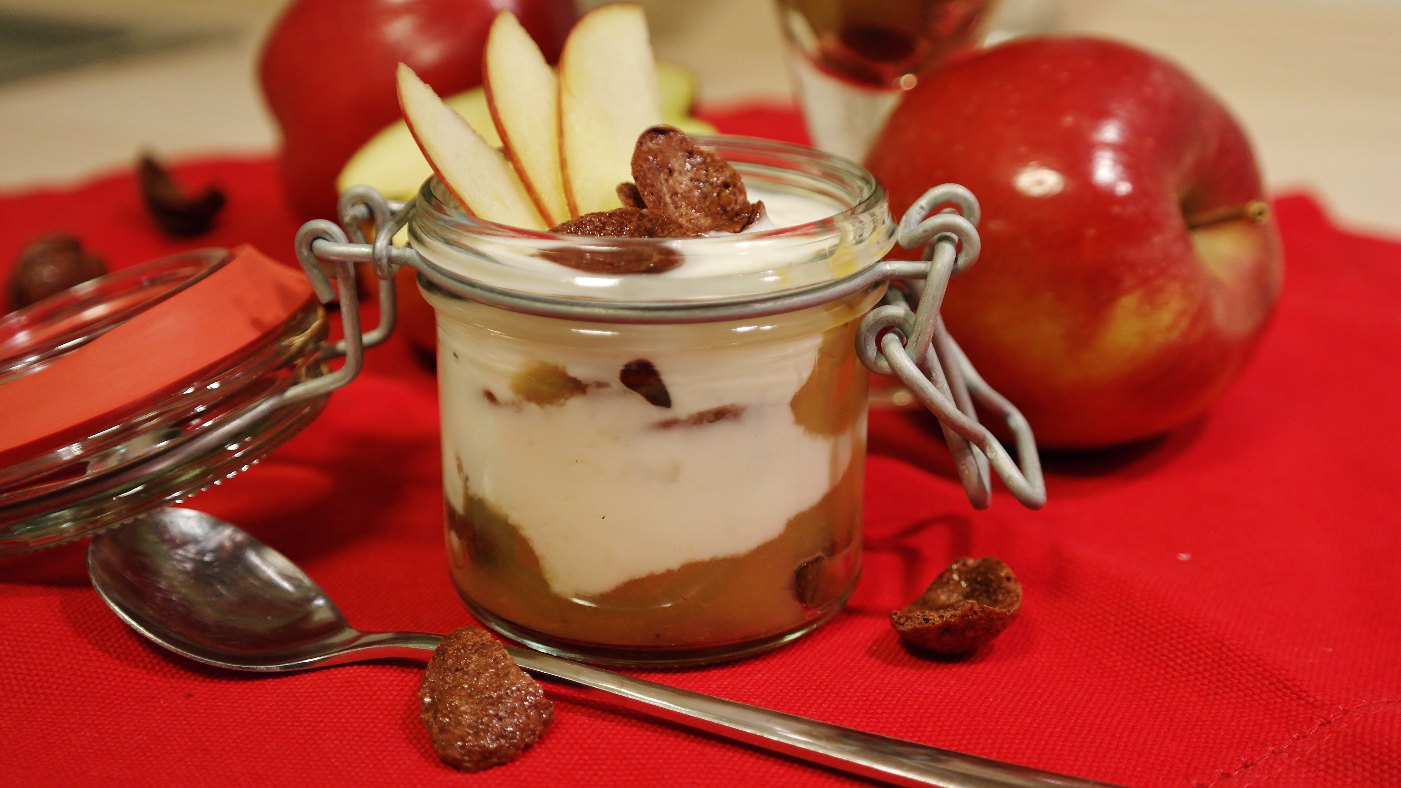 apple slice with chocolate cereal cream