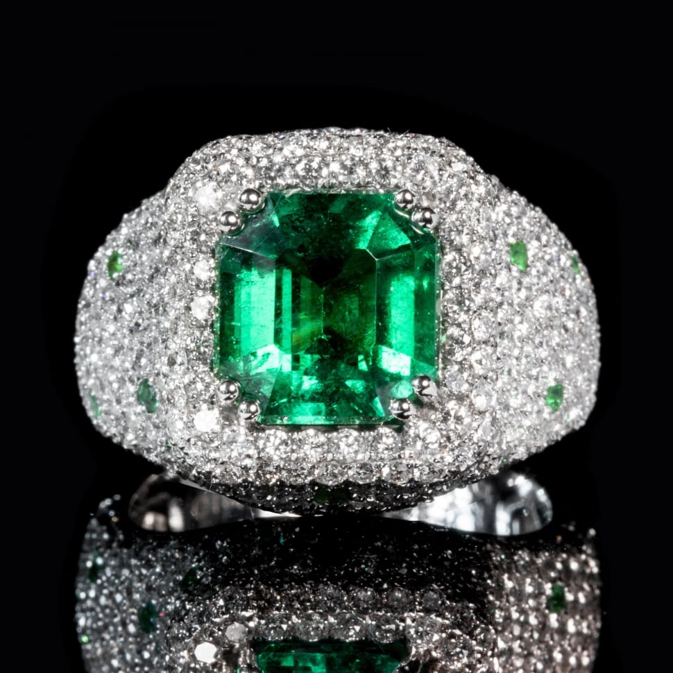 Diamond Set, Color Po, Ring, Emerald, green color, black background preview
