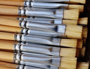 beige wooden handled paintbrush set thumbnail