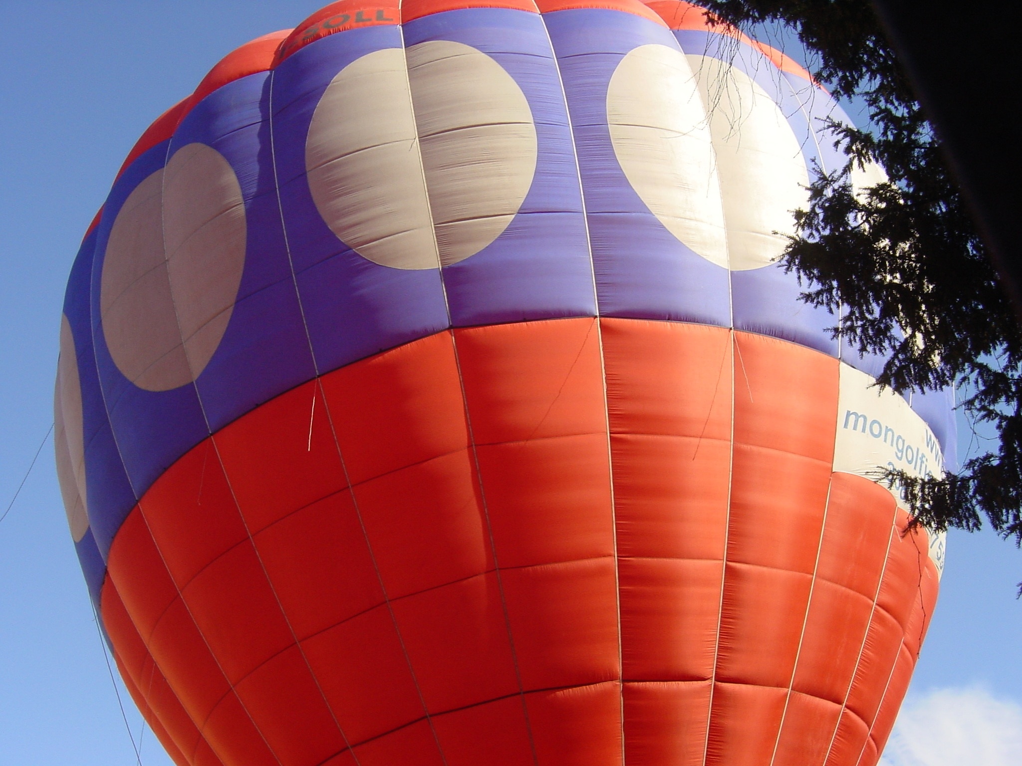 blue,white,and orange hot air balloon