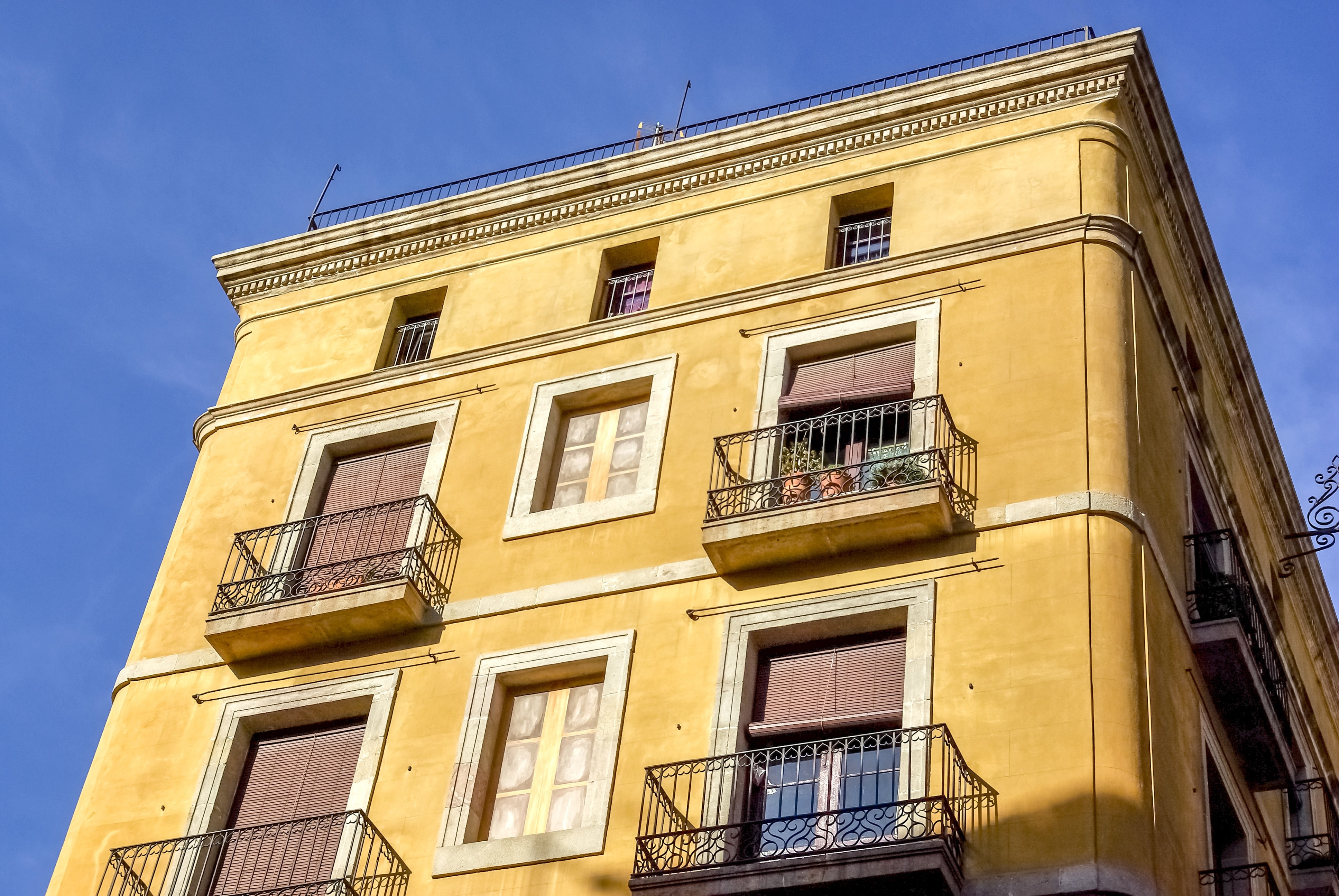 Spain, Barcelona, Catalunya, Building, yellow, window