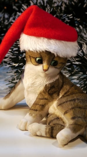 cat wearing santa hat figurine thumbnail