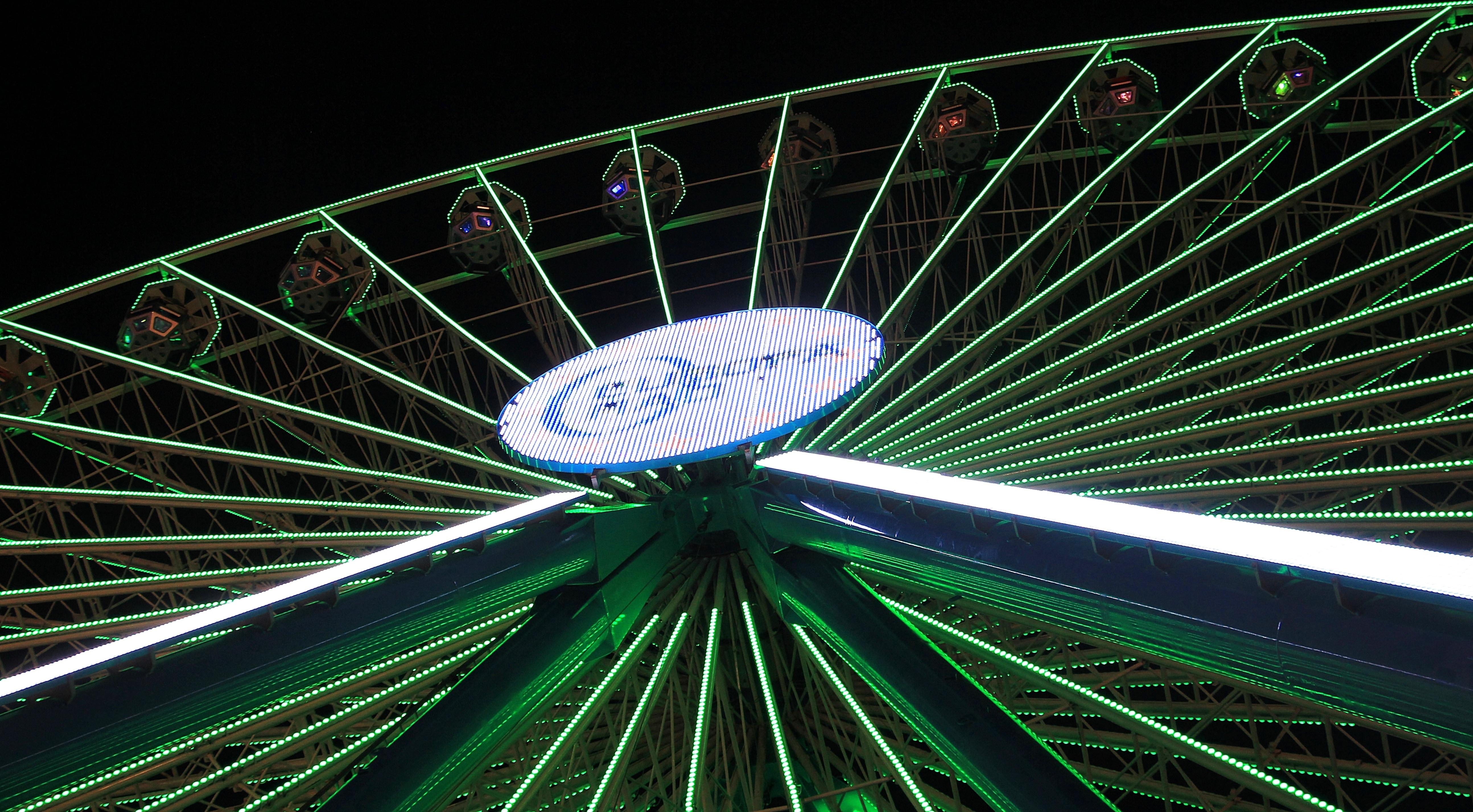 green and white ferriswheel
