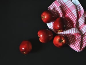 5 red apples thumbnail
