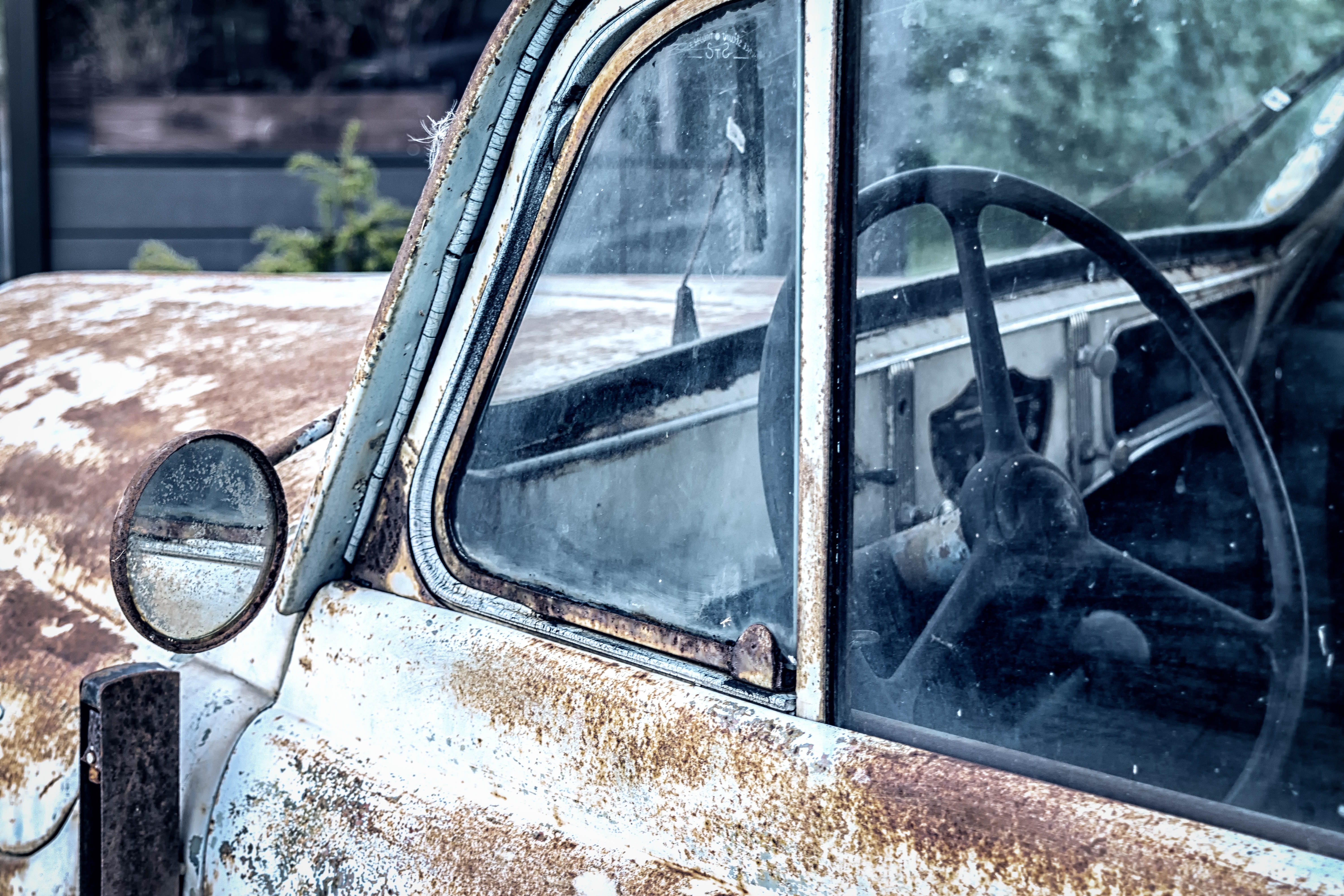 Разбиты окна машин. Ветровые стекла на старые авто. Машина с открытым окном. Машина Старая окно. Старые зеркала на машину.