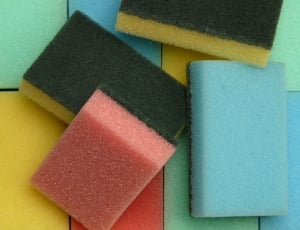 four cleaning sponges thumbnail