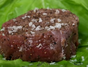 raw meat with black pepper powder thumbnail
