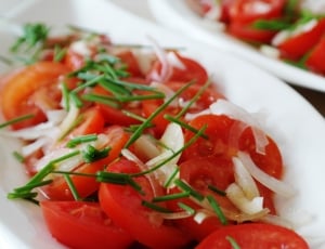 tomato and white onion salad thumbnail