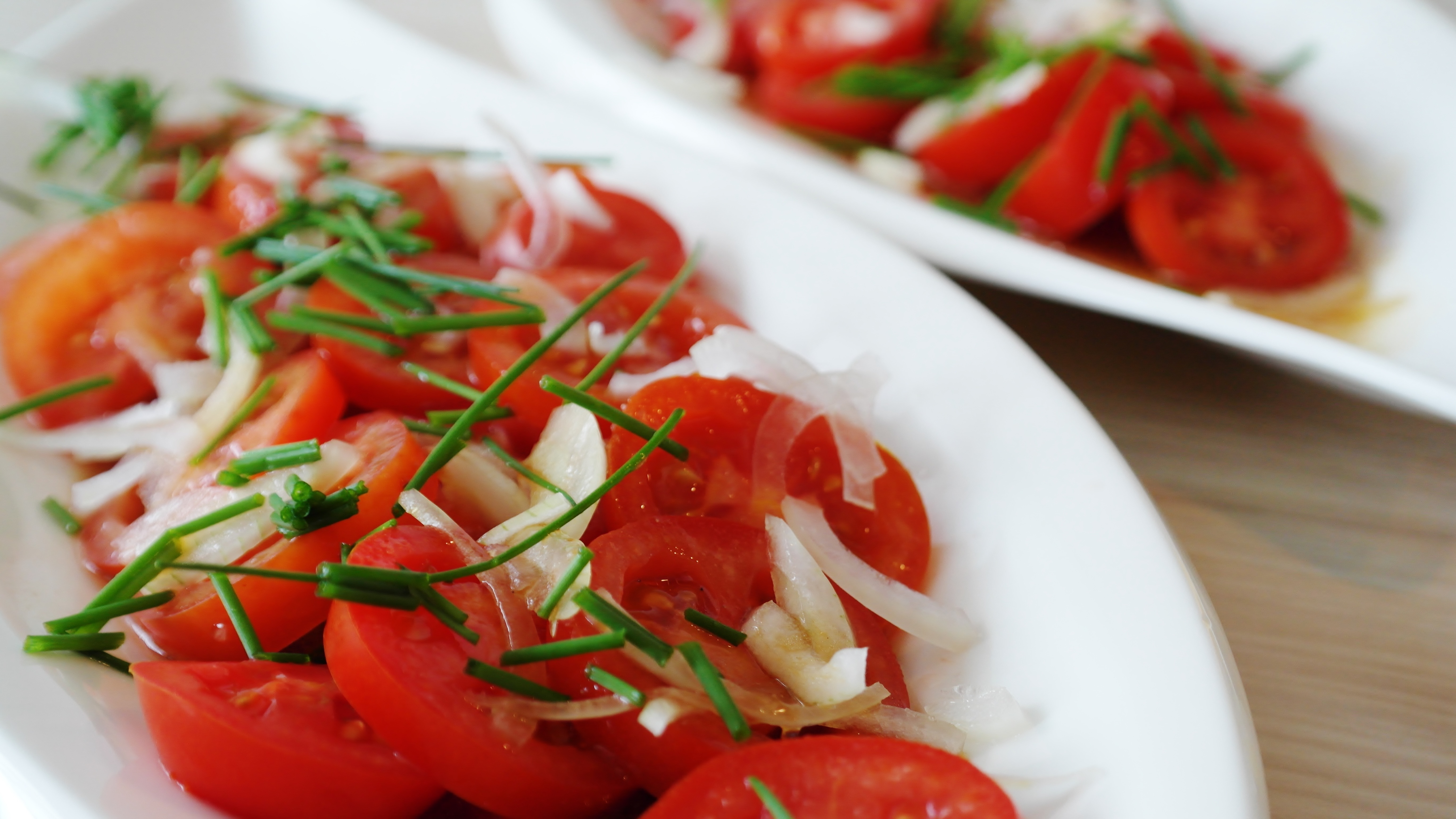 tomato and white onion salad