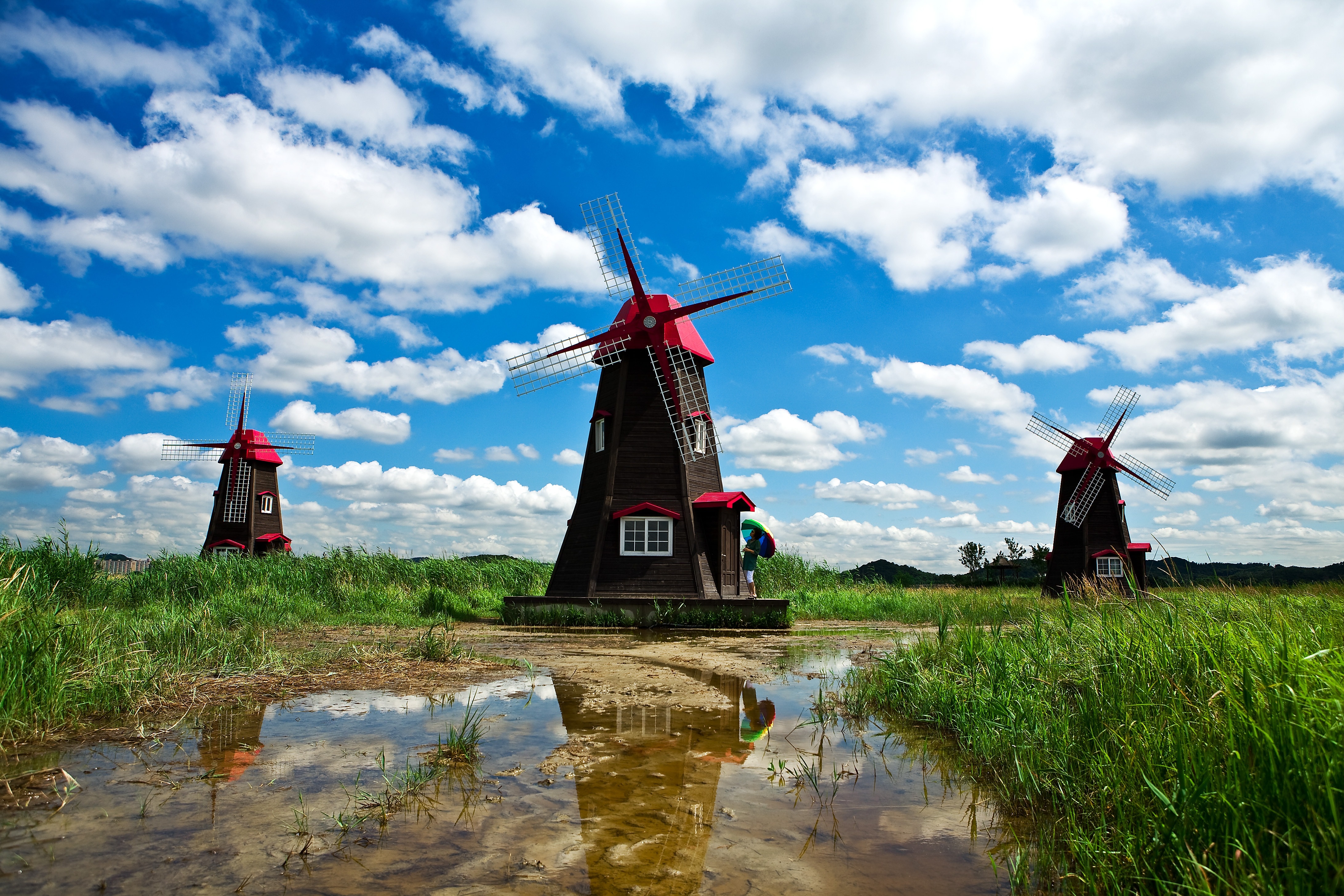 brown and red windmill