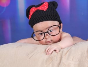 baby's black and red minnie mouse knit hat thumbnail