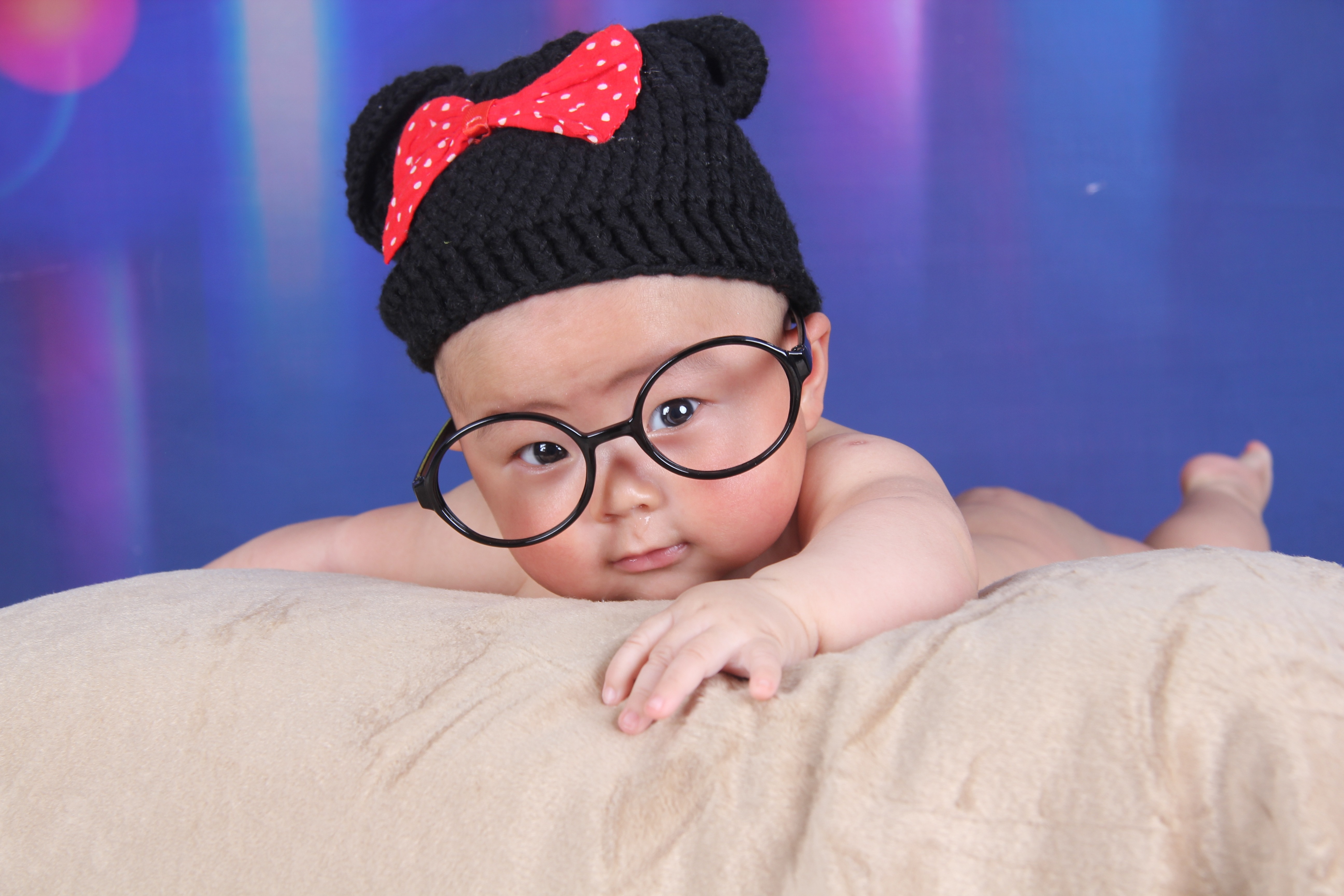 baby's black and red minnie mouse knit hat