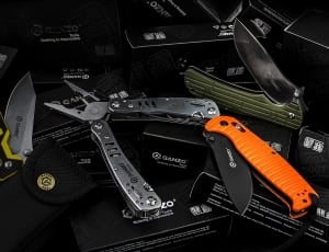 orange pocketknife next to a pliers thumbnail