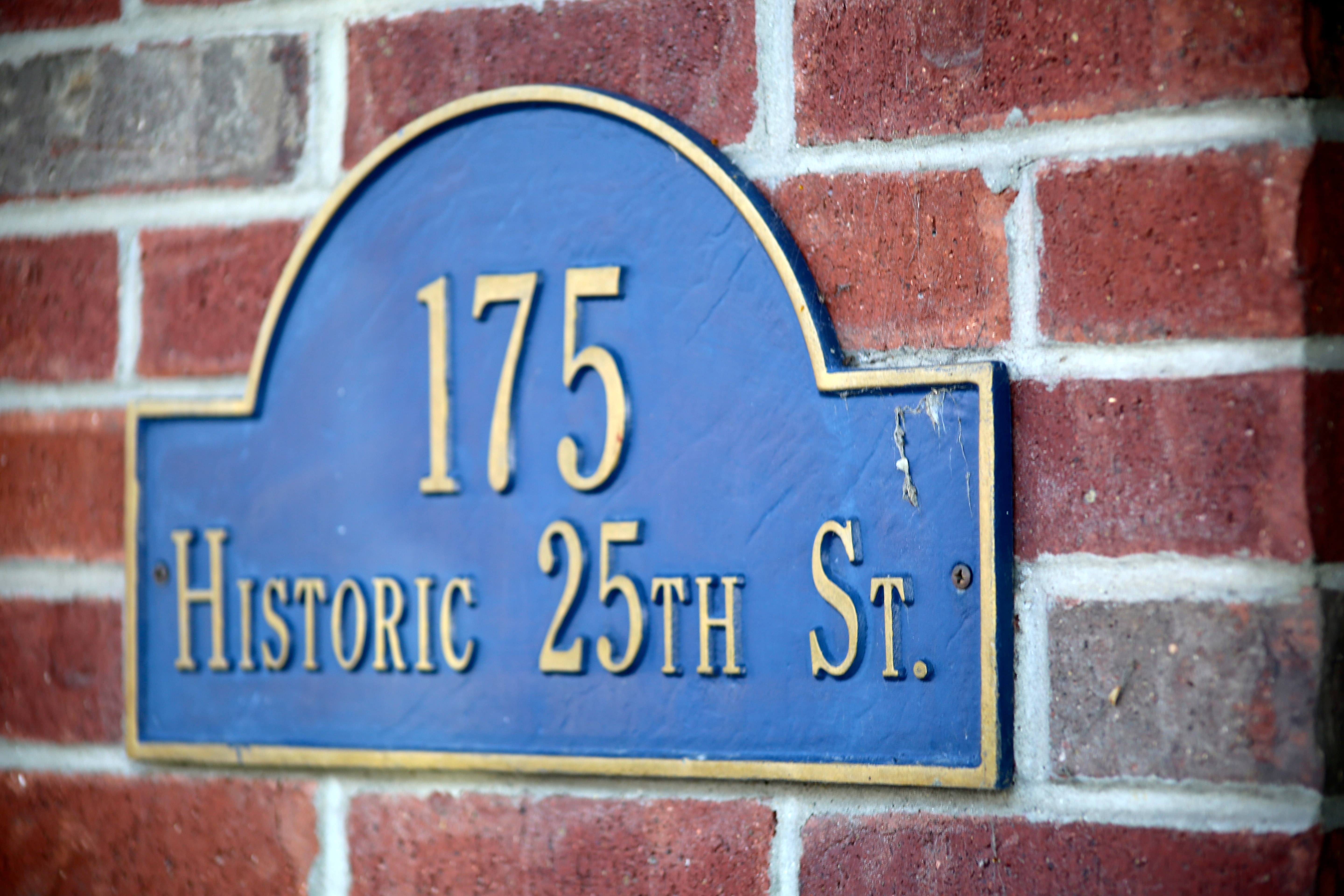 175 historic 25th st. signboard