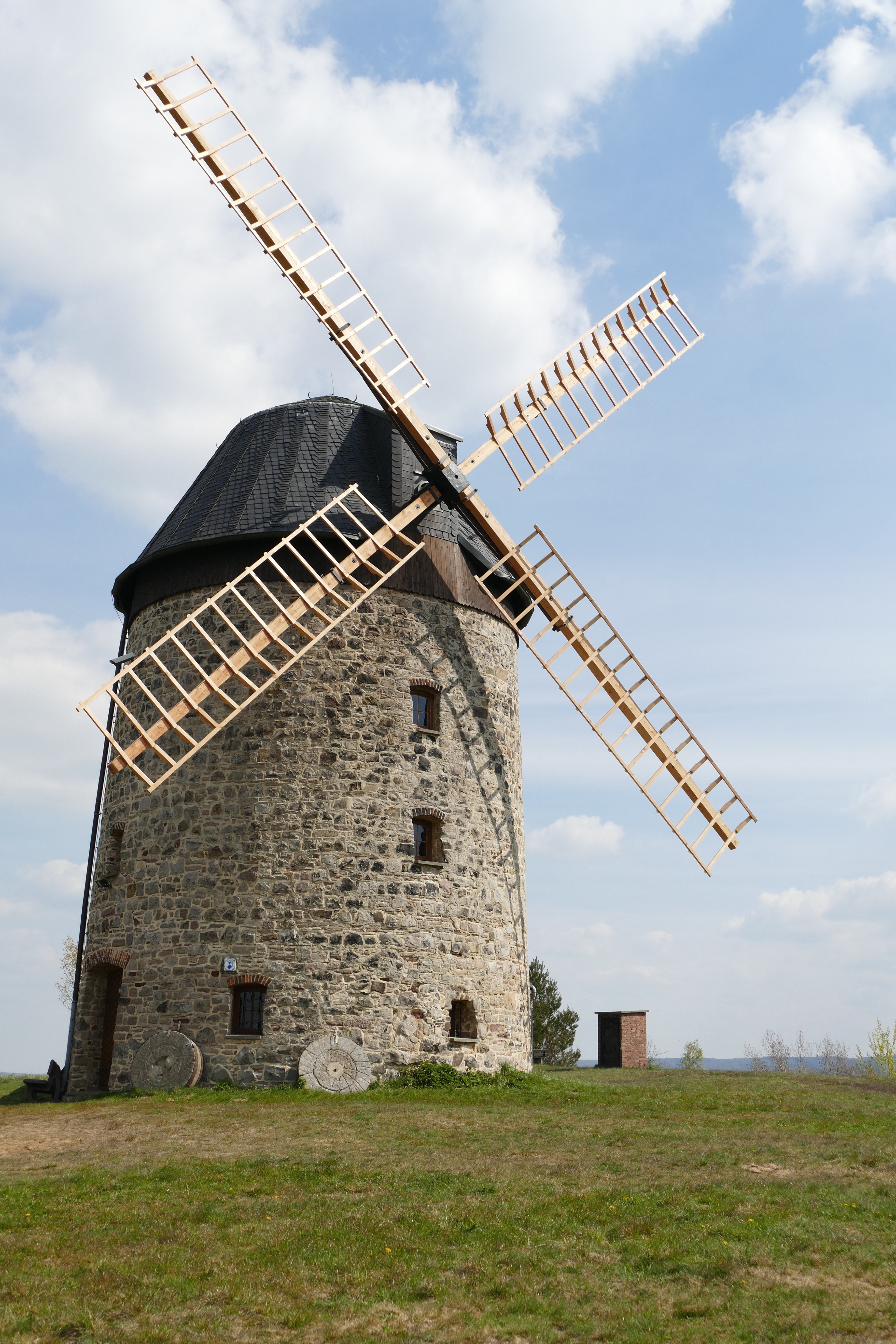 grey and black windmill