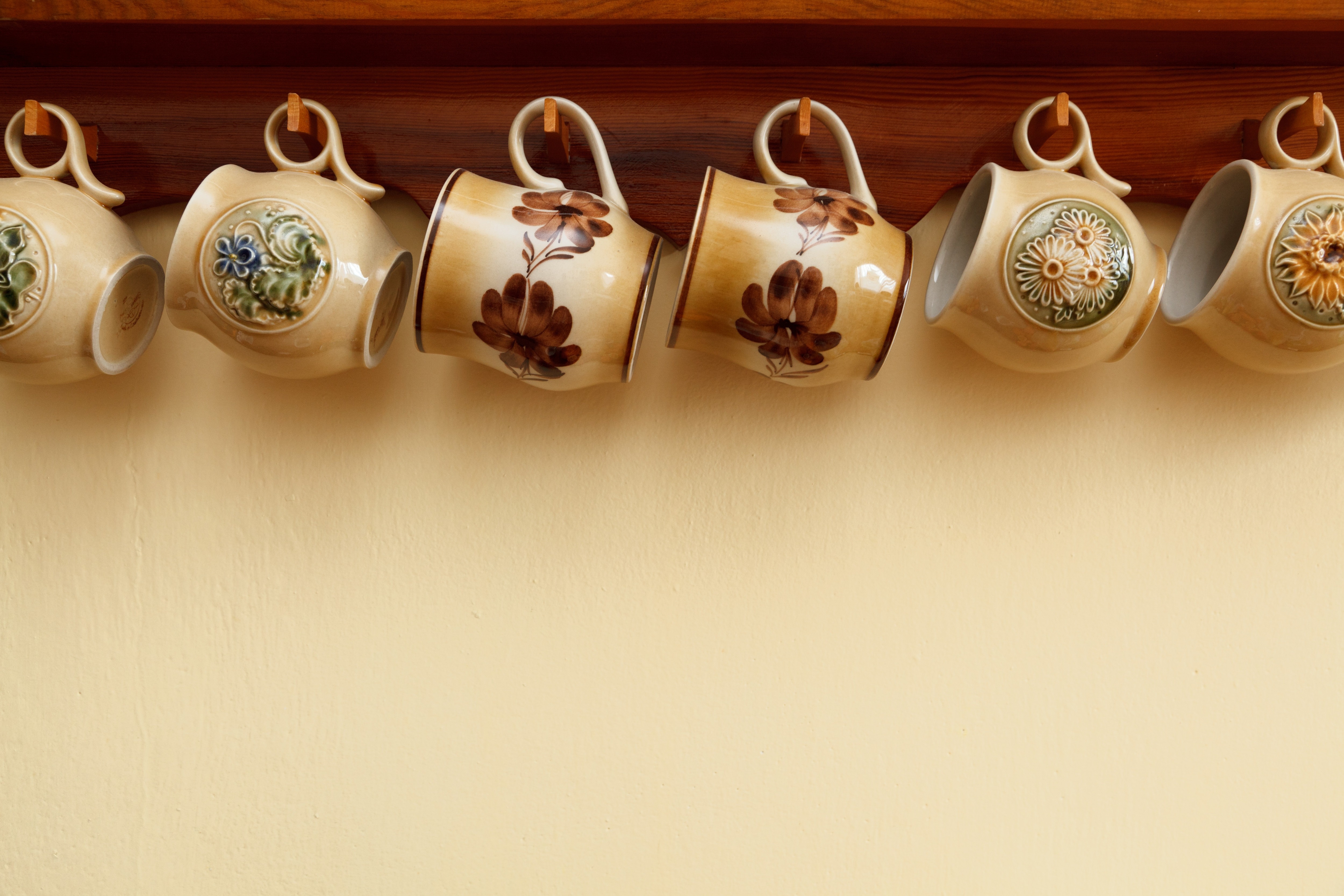 6 ceramic mugs
