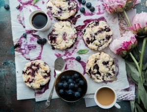 berry cookies with latte thumbnail