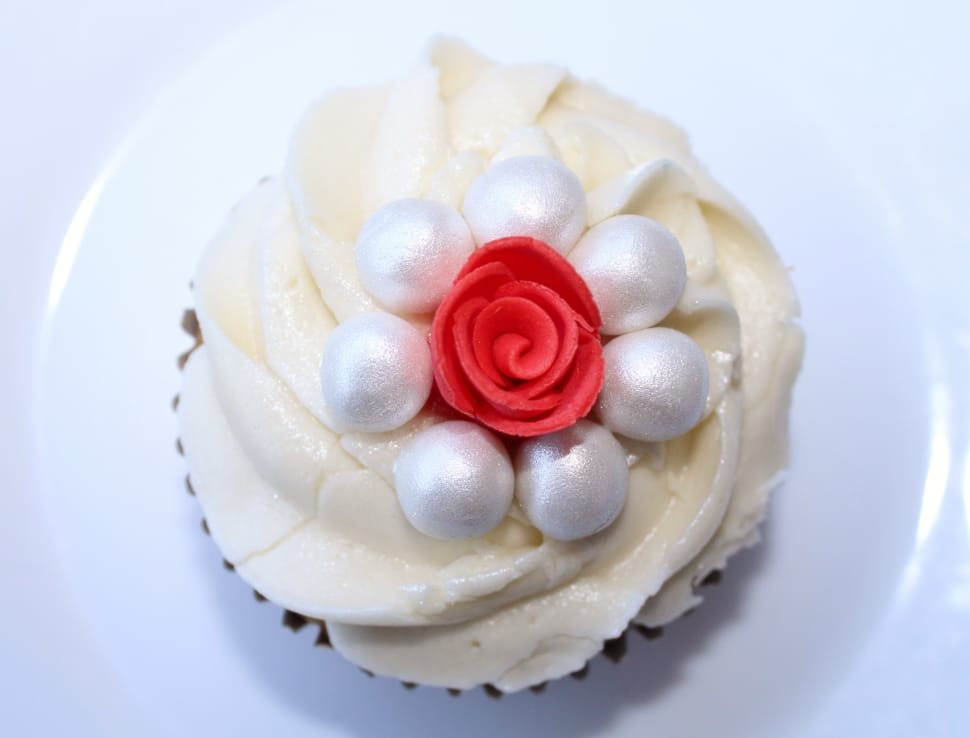 vanilla cupcake with rose toppings preview
