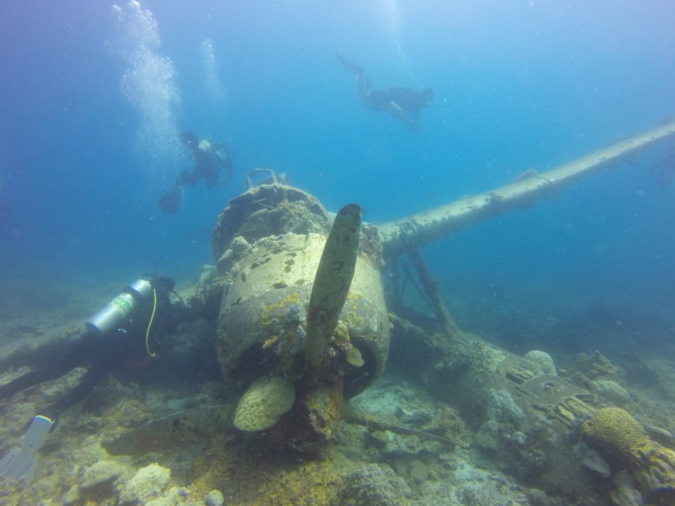 Tora tora plane photo under water preview