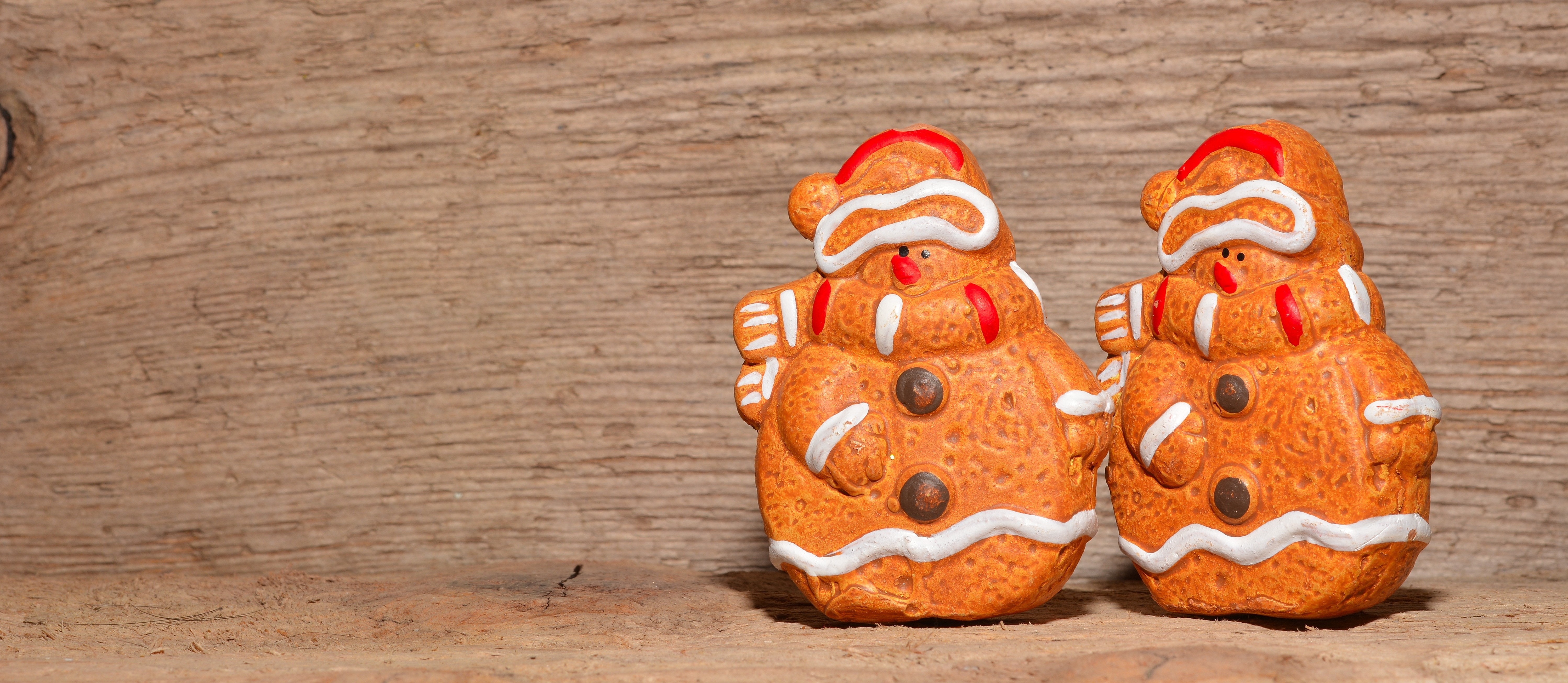 brow and white gingerbread figurines