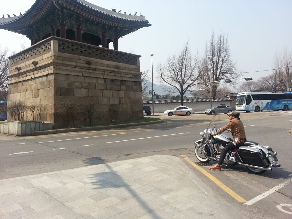 man in brown jacket and black pants outfit riding in cruiser motorcycle preview