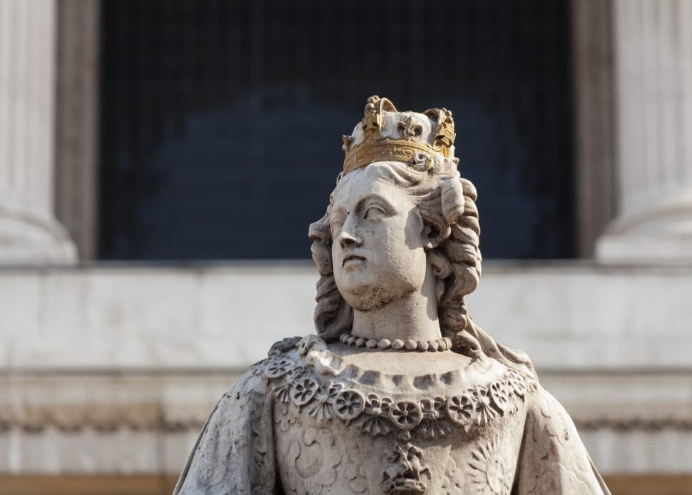queen statue preview